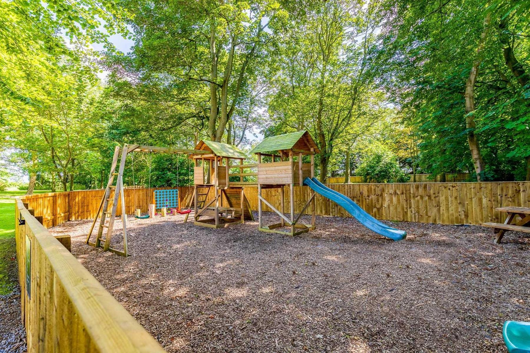Killerby Old Hall With Hot Tub And Swimming Pool Scarborough Exterior foto